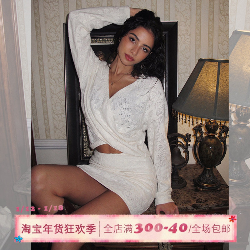 ITSNIKAR 垂坠感提花V领连衣裙女秋收腰显瘦包臀裙性感针织短裙子