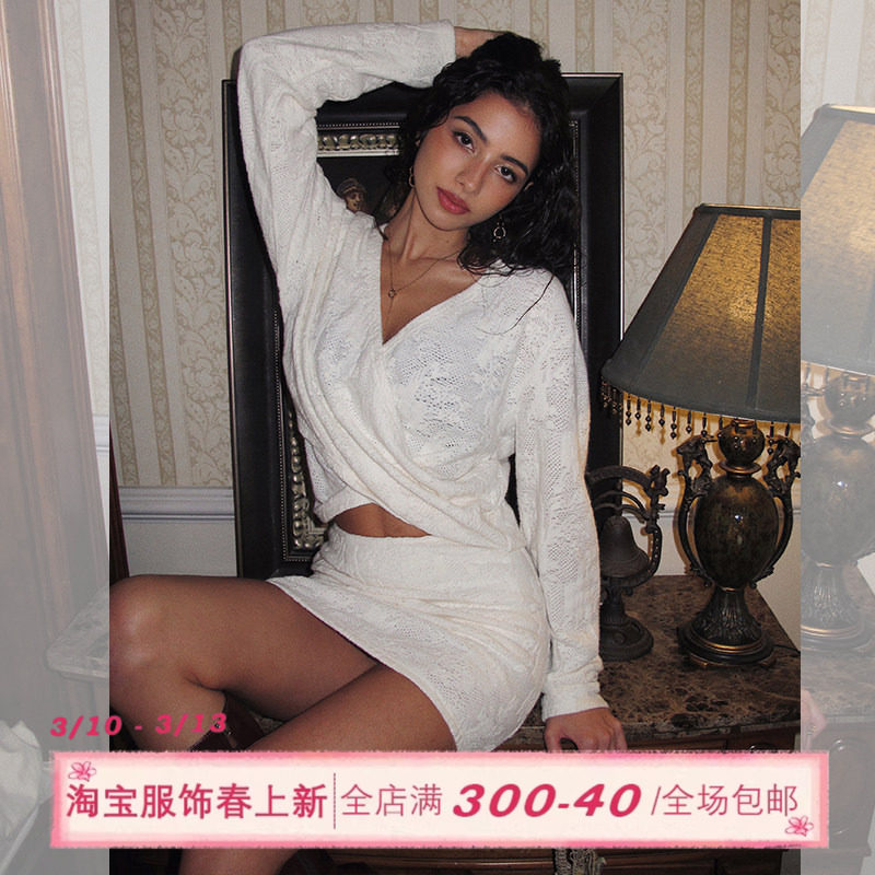 ITSNIKAR 垂坠感提花V领连衣裙女秋收腰显瘦包臀裙性感针织短裙子