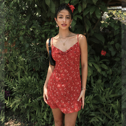 ITSNIKAR法式复古红色连衣裙女夏性感度假吊带裙海岛短款碎花裙子