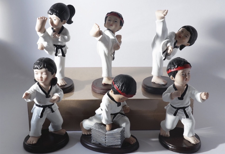 跆拳道侧踢武术蛋糕树脂工艺品