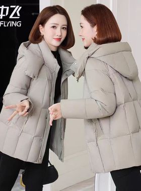 雪中飞羽绒服女2025冬季新款短款小个子中年妈妈装防寒服大码外套