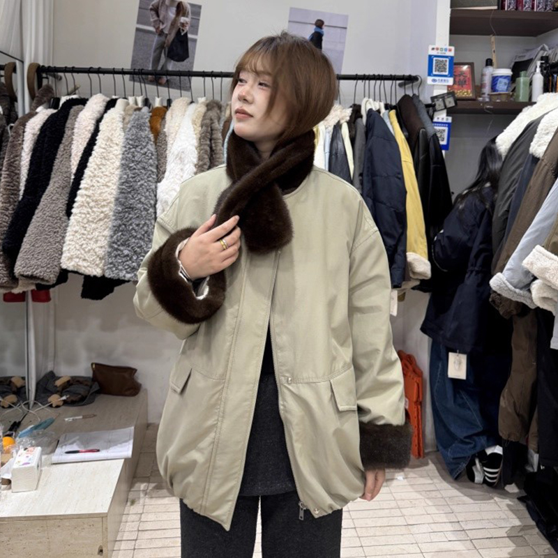韩版羊羔毛拼接翻领羽绒服女