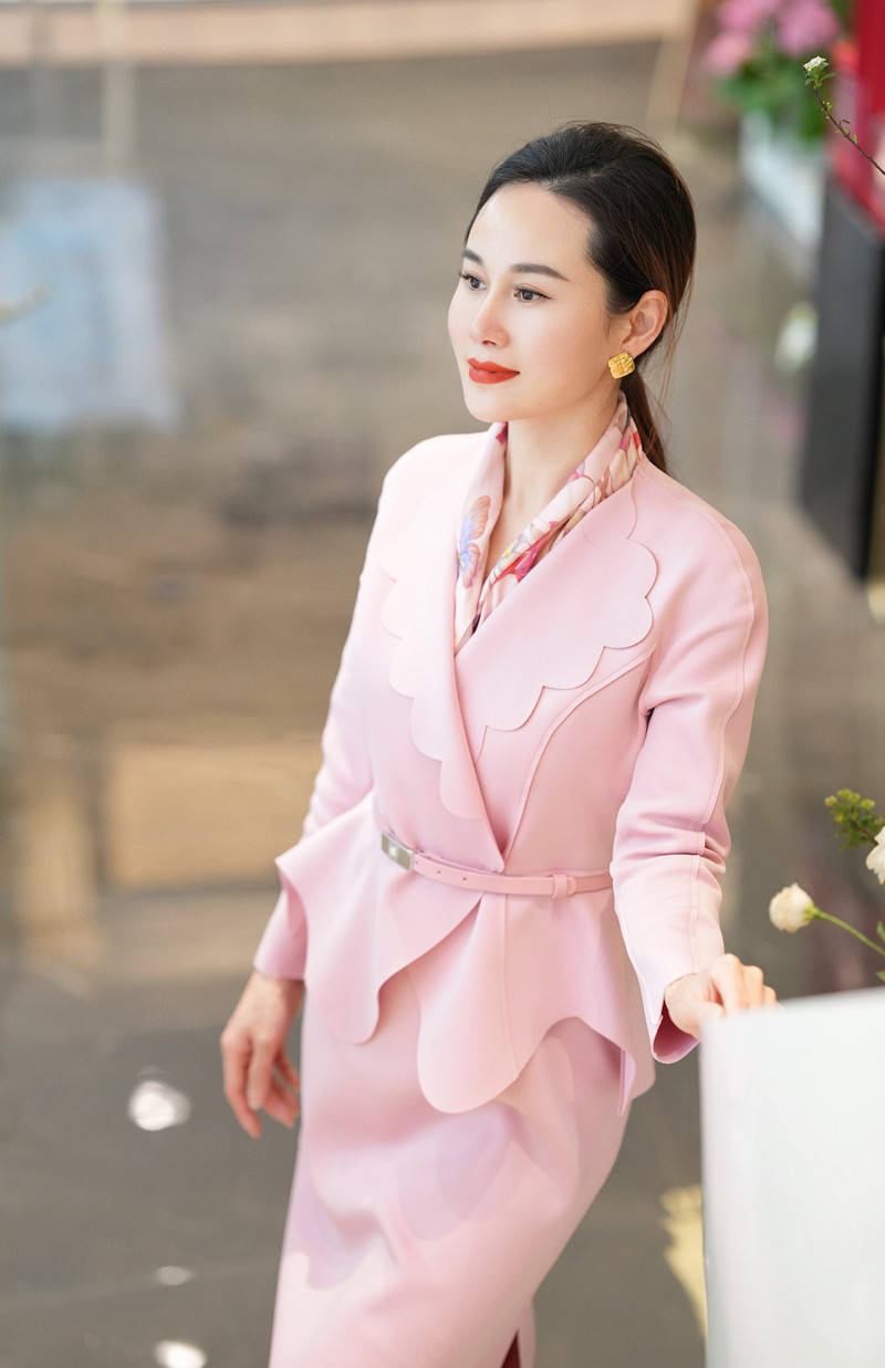 高端粉色西装套装女时尚洋气气质春秋款裙子