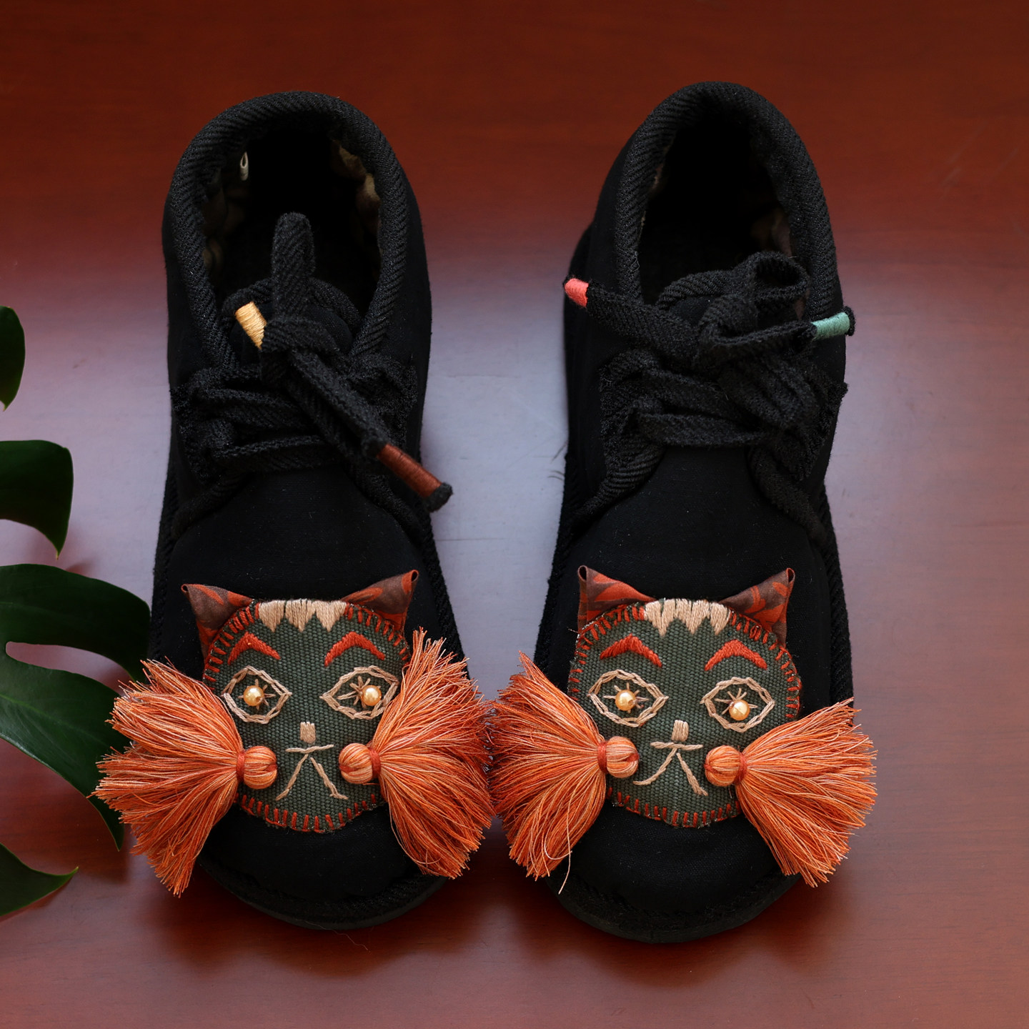 手工刺绣女士布鞋冬加绒加厚保暖布鞋女款舒适不累脚休闲布鞋冬款