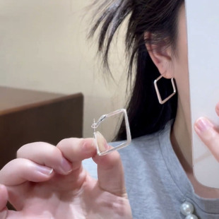 冷淡风几何方形耳圈女时尚高级感百搭素圈耳环个性夸张显脸小耳饰