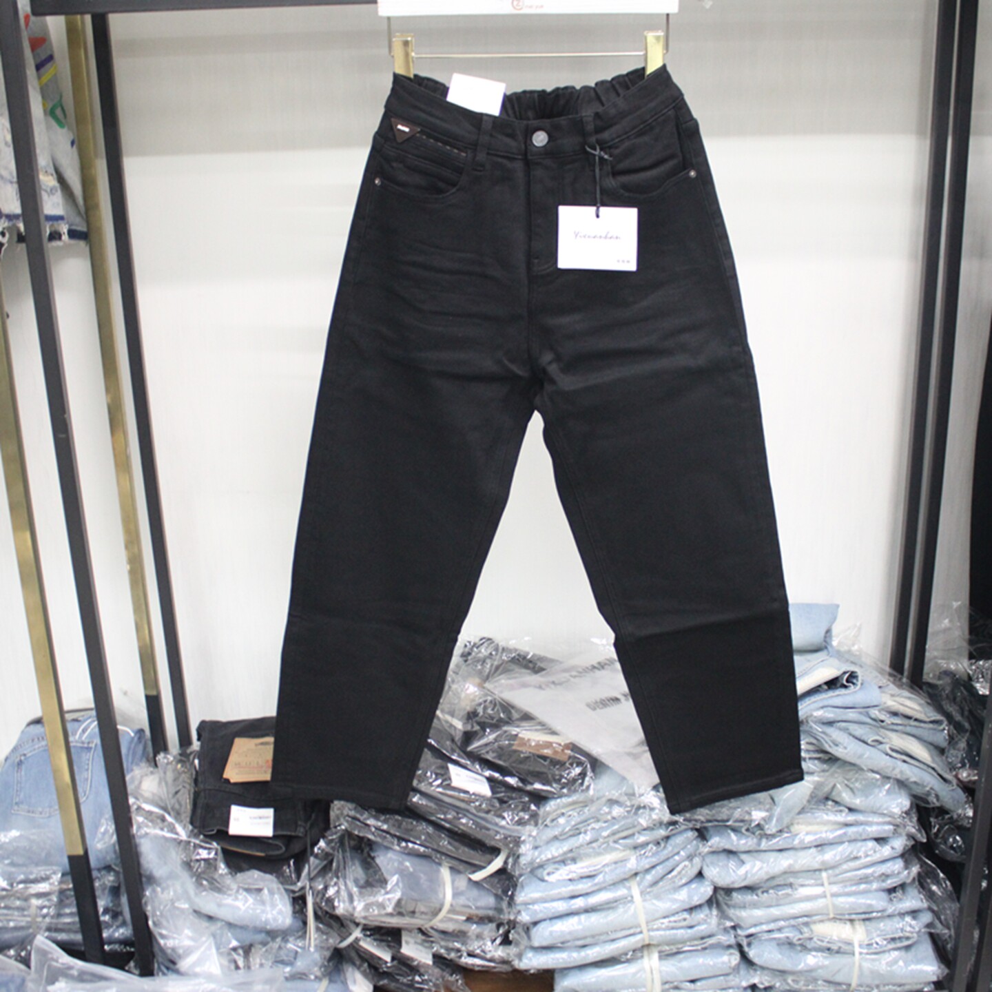 依炫韩02090百搭黑色弹力腰植绒牛仔垮裤2025年冬季女显瘦哈伦裤