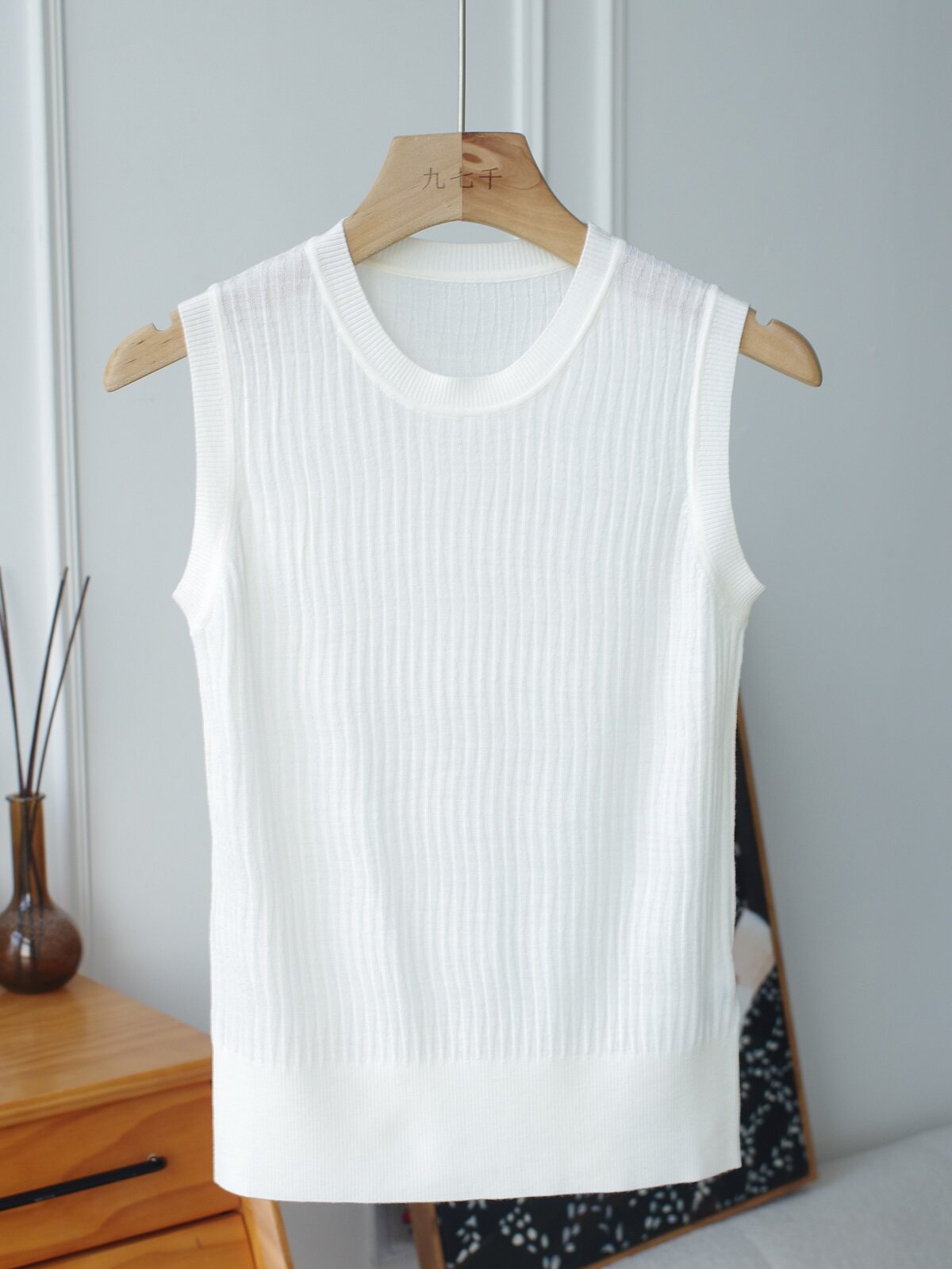 超细超薄美丽诺羊毛纯色坑条圆领背心无袖坎肩针织衫女士修身显瘦