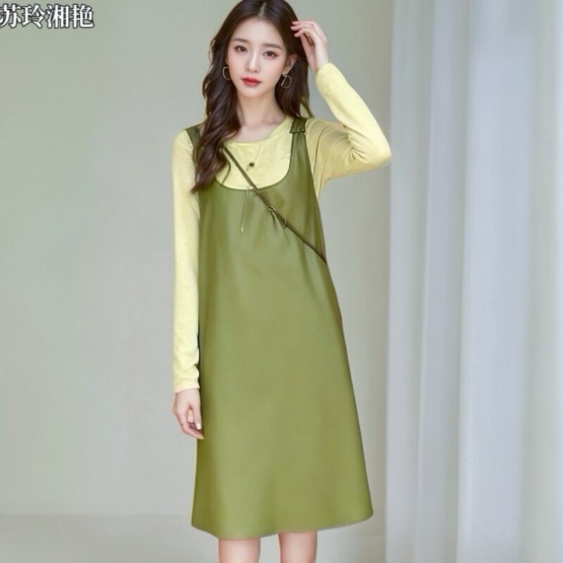 减龄背带皮裙套装女2025春秋新款时尚轻奢长袖打底衫吊带裙两件套