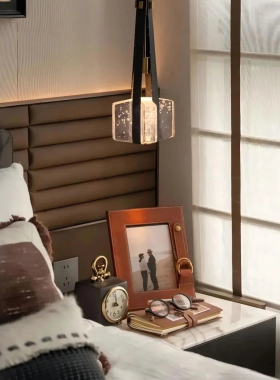 床头柜装饰品摆件主卧室高端大气上档次高级现代简约风样板间家居