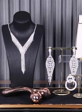 软装恒大轻奢高端家居样板间卧室衣帽间软装饰品摆设耳环项链组合