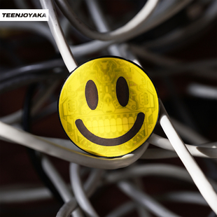 TJK-原创独家机械微笑温变透明内构烤漆锌合金限量徽章胸针挂件