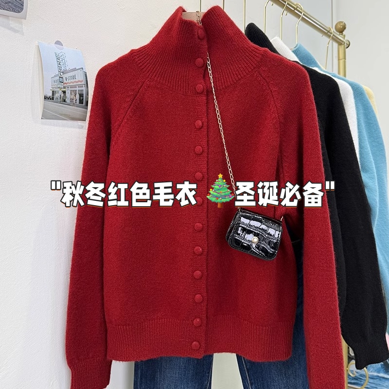秋冬红色毛衣开衫圣诞穿搭女大码加厚保暖设计感高领软糯针织上衣