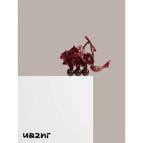 红色系中古样板间展柜花艺摆件