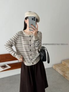 紫依2026秋季新款韩版宽松百搭圆领条纹长袖针织衫女毛衣开衫上衣