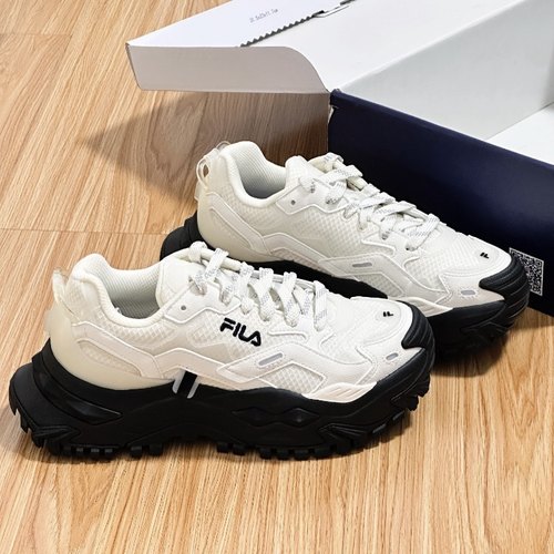 FILA FUSION斐乐硬糖低帮女子运动休闲老爹鞋T12W321301FSW