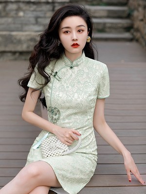 旗袍新款2025夏季绿色高考送考绿色改良版年轻款连衣裙女高端气质