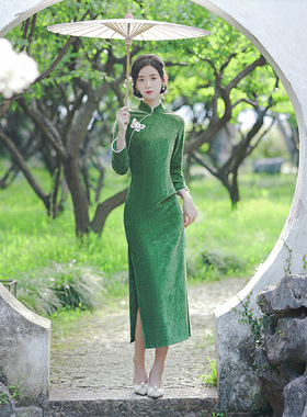 长袖长款绿色旗袍女装中国风年轻款素雅高端大气改良日常长连衣裙