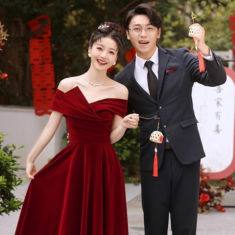 一字肩敬酒服2025新款新娘小个子订婚礼服丝绒回门便装连衣裙秋季