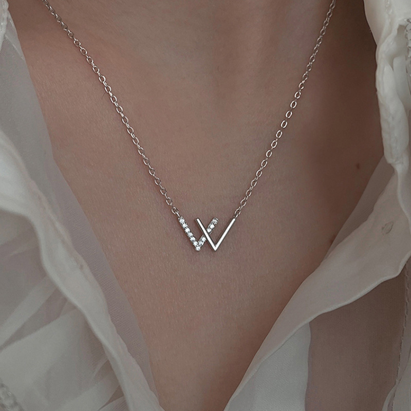 韩版双v字母w项链女小众设计感简约轻奢锁骨链感潮温柔冷淡风