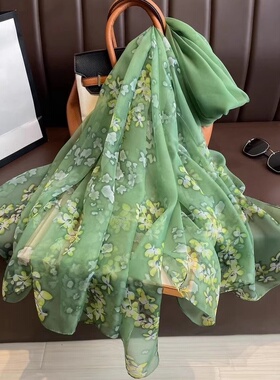 绿色碎花防晒围巾女春秋薄款长丝巾秋季旅游沙滩披肩两用纱巾外搭