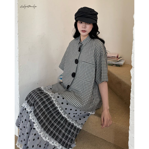 小众格子手工花朵钉扣短袖衬衫