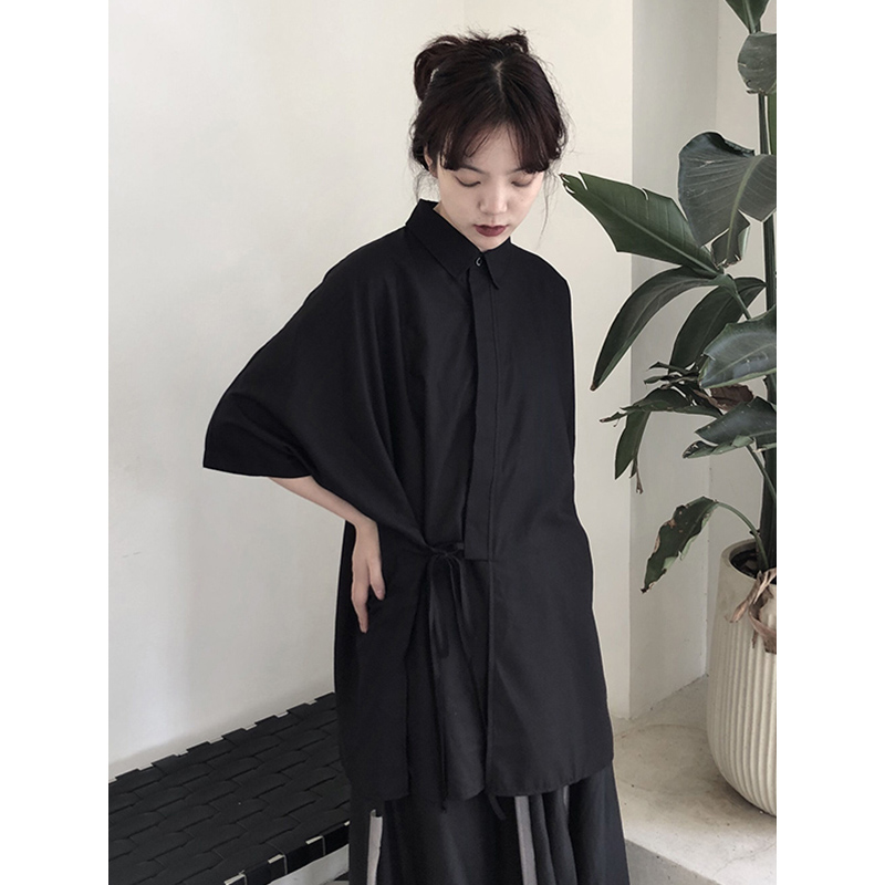 陆与山屿修身暗黑系带短袖