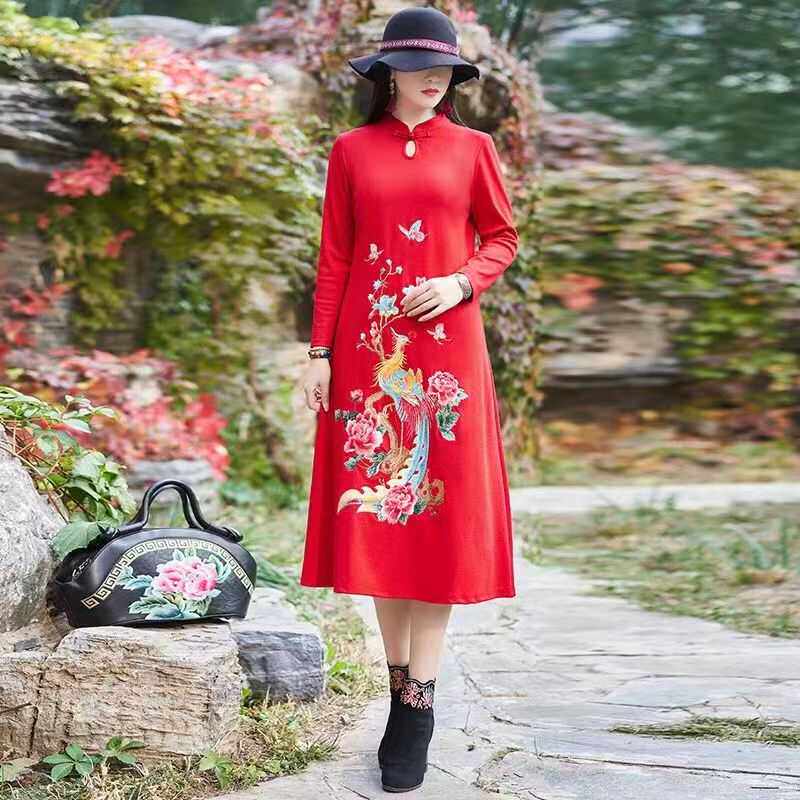 民族风长款刺绣花凤凰连衣裙2024春秋中国风复古宽松秋季女装长裙