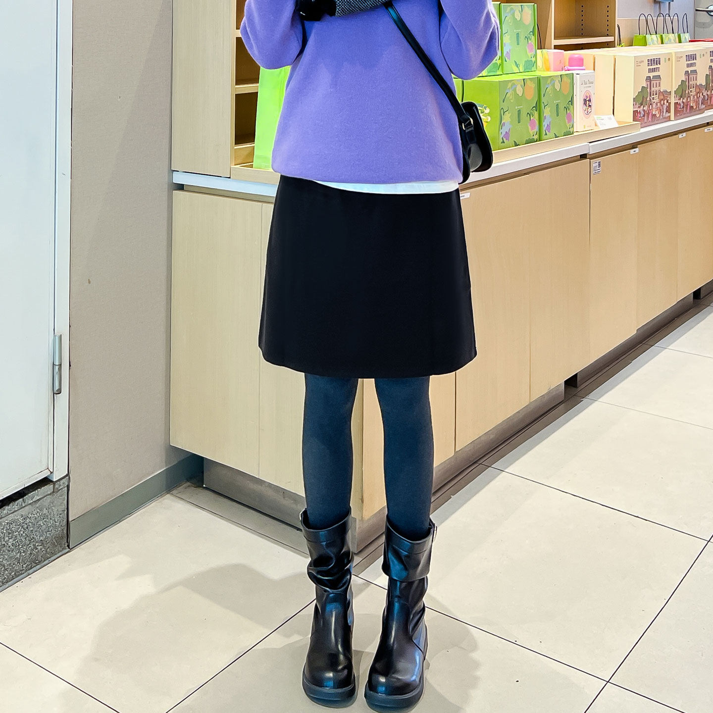 黑色毛呢短裙女春秋高腰短款宽松显瘦百搭松紧腰插袋小个子半身裙