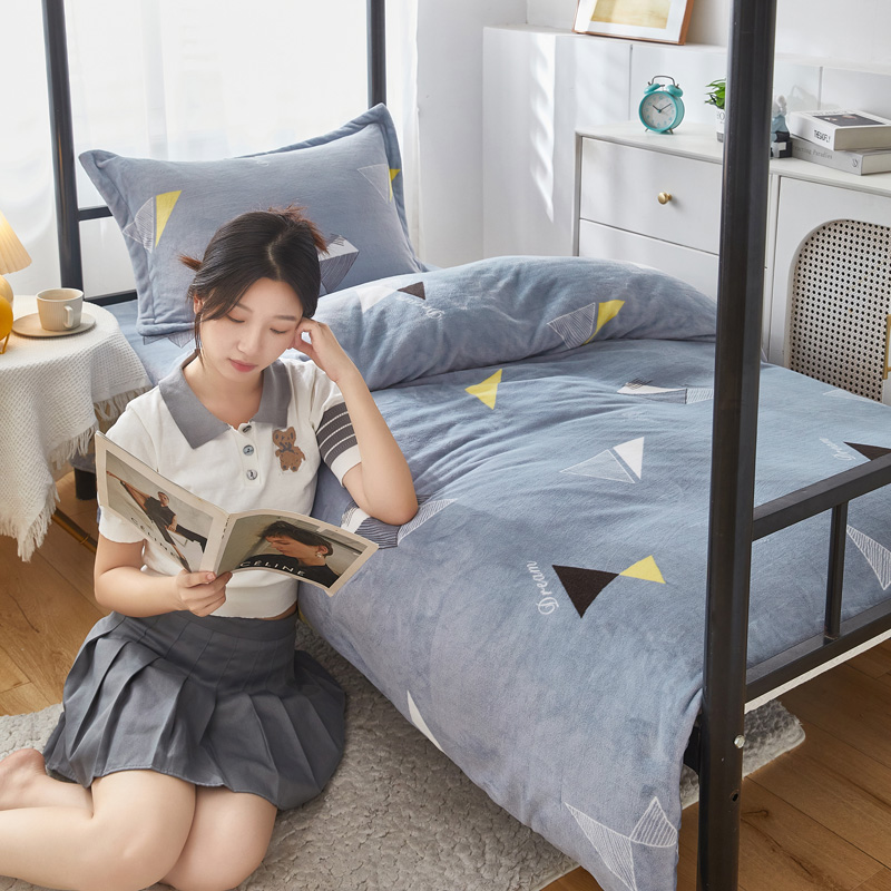 A类牛奶绒学生宿舍床上三