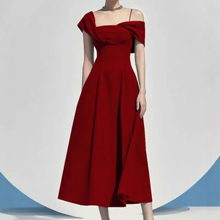 越南小众2026气质优雅修身不规则肩带小礼服雾霾蓝斜肩连衣裙1142