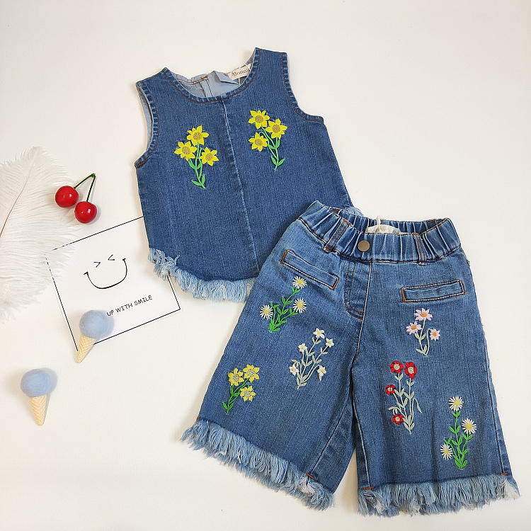 夏新款儿童装纯棉刺绣花朵宝宝软牛仔背心上衣休闲7分短裤子套装
