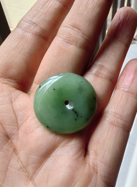 和田玉碧玉平安扣黑点猕猴桃底吊坠挂件天然俄罗斯料保真