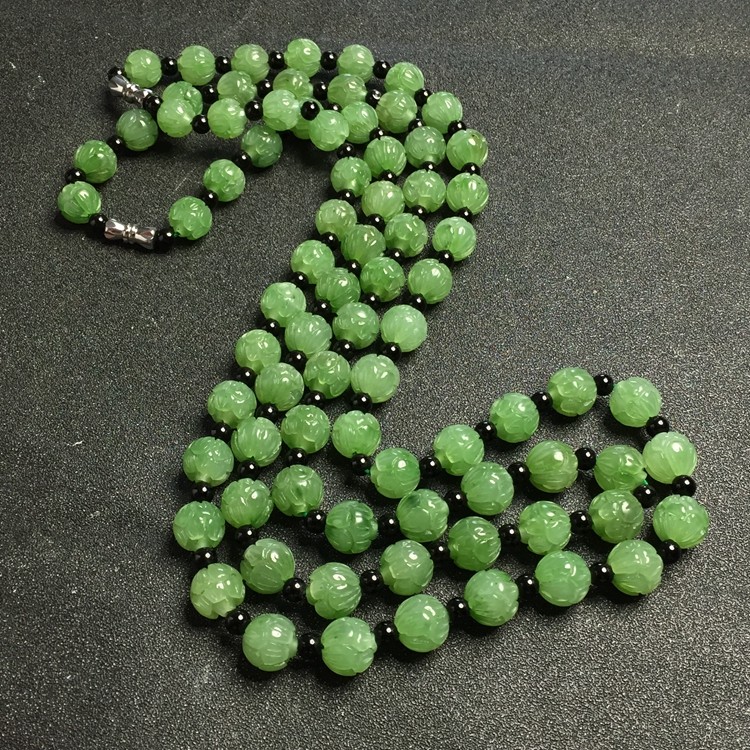 天然和田玉山料俄罗斯碧玉果绿无黑点9mm莲花珠项链吊坠正
