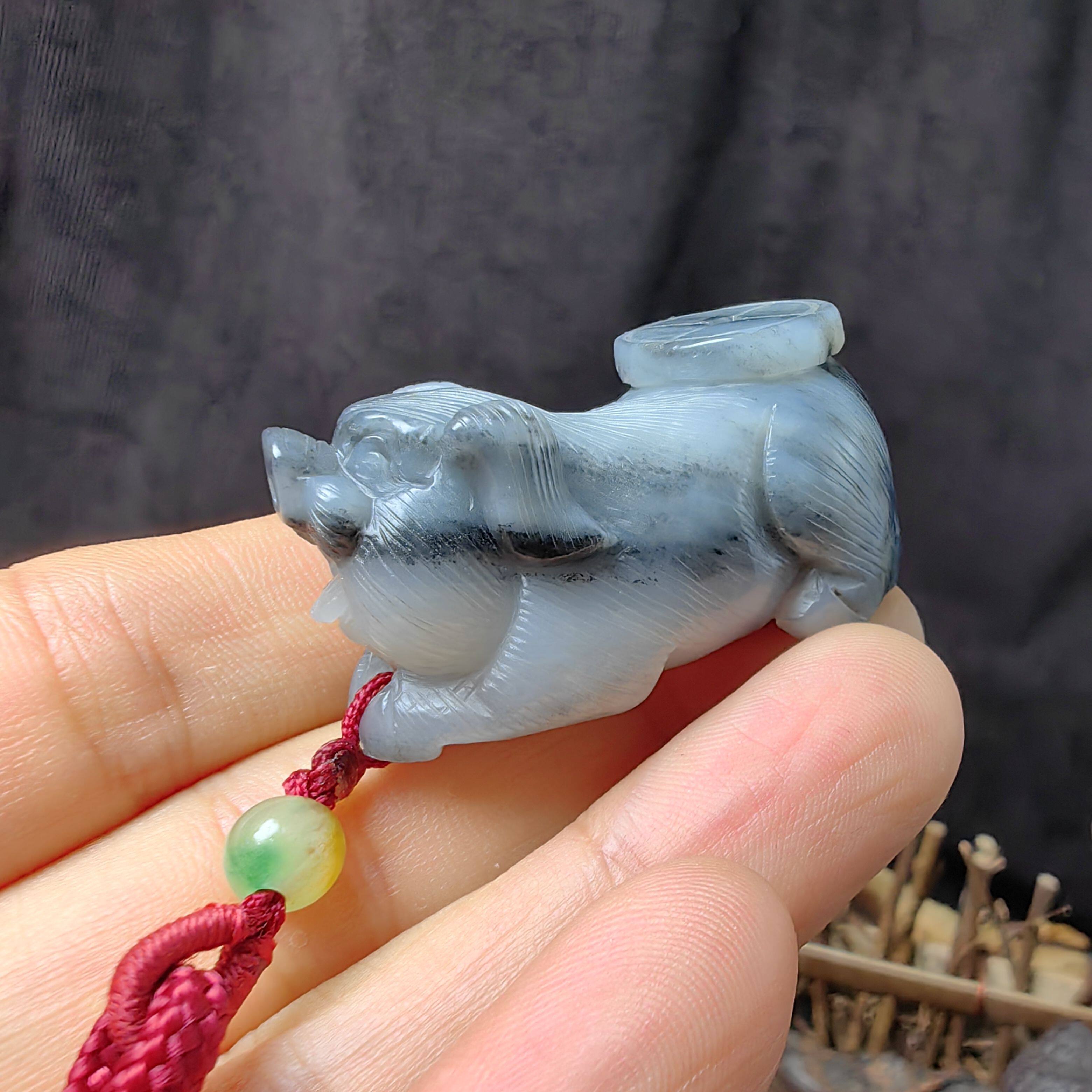 新疆和田玉青花生肖猪吊坠女男玉石发财猪立体项链属相本命年礼物