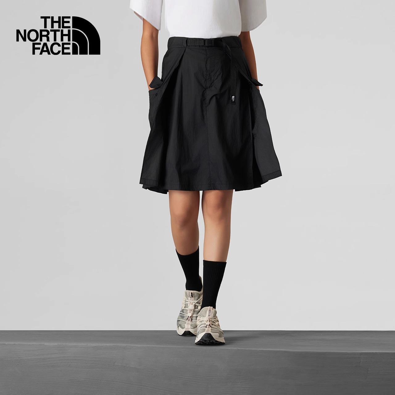 北面UE戶外防潑水休閑運動短褲