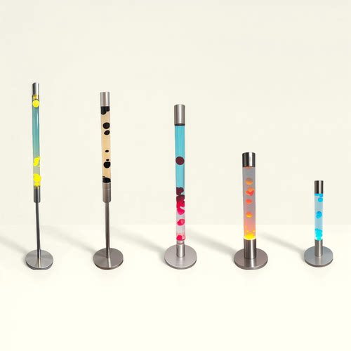 落日般灯光把液态黄昏装进玻璃瓶