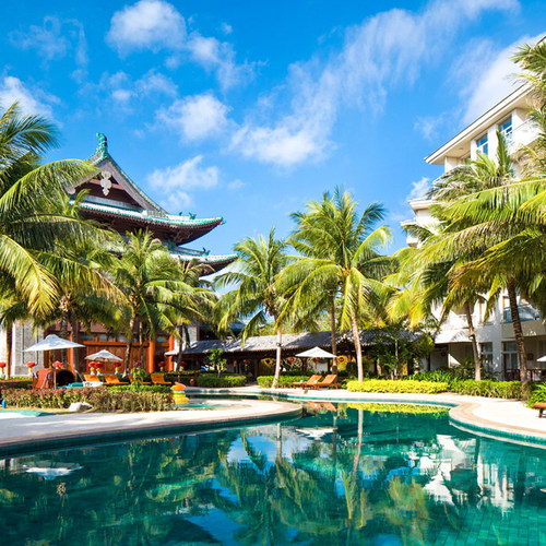 【住】美爵高级房2-3晚 【食】每日双人自助早餐 【享】特色巧克力火锅下午茶一次/中式精选套餐一次 【乐】畅玩800平米外太空儿童乐园及泡泡趴、小丑表演等每日7场儿童活动