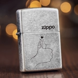 Рука дня отца, чтобы отправить папу подарки для поддержки настройки