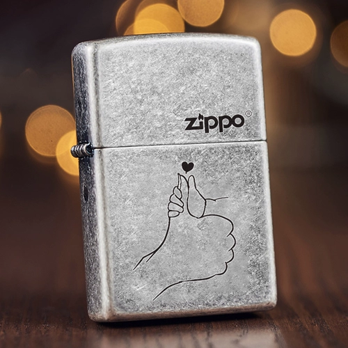 Рука дня отца, чтобы отправить папу подарки для поддержки настройки