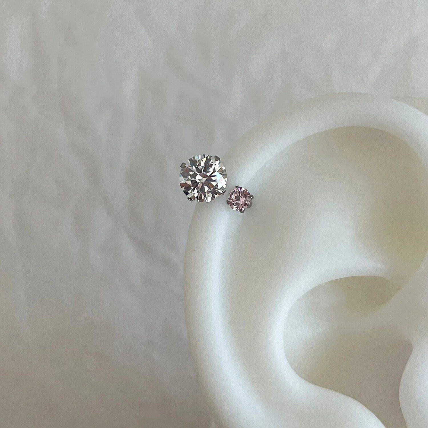 马卡龙锆石马蹄环钛钢耳骨钉2024新款高级感轻奢1.2粗耳骨环