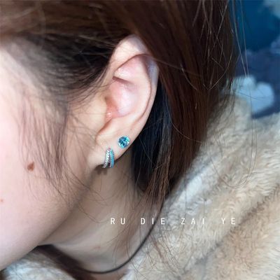 如蝶在野 超闪碎冰蓝华子钛钢耳骨钉蓝色ins耳骨环耳圈叠带耳钉