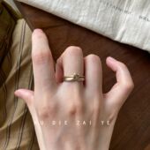 如蝶在野 叠戴拉丝淡金色复古素圈小钻戒指轻奢高级感百搭开口戒