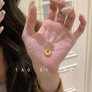 如蝶在野 暴富缎面拉丝金驼驼吊坠项链女高级感秋冬毛衣链锁骨链