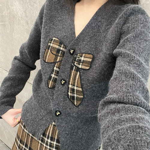 TOP CHAN LIN -v领排扣蝴蝶结格纹图案洋气显瘦开衫针织开衫