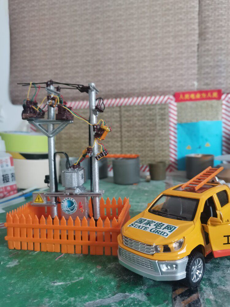 国网侧装式双杆油浸式变压器台架电线杆模型车载办公桌摆件塑料款
