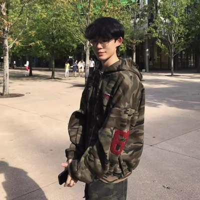 美式高街迷彩字母刺绣连帽卫衣男