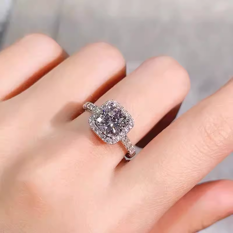 周大福正品白金钻石戒指pt950铂金钻戒女公主方包1克拉求婚结