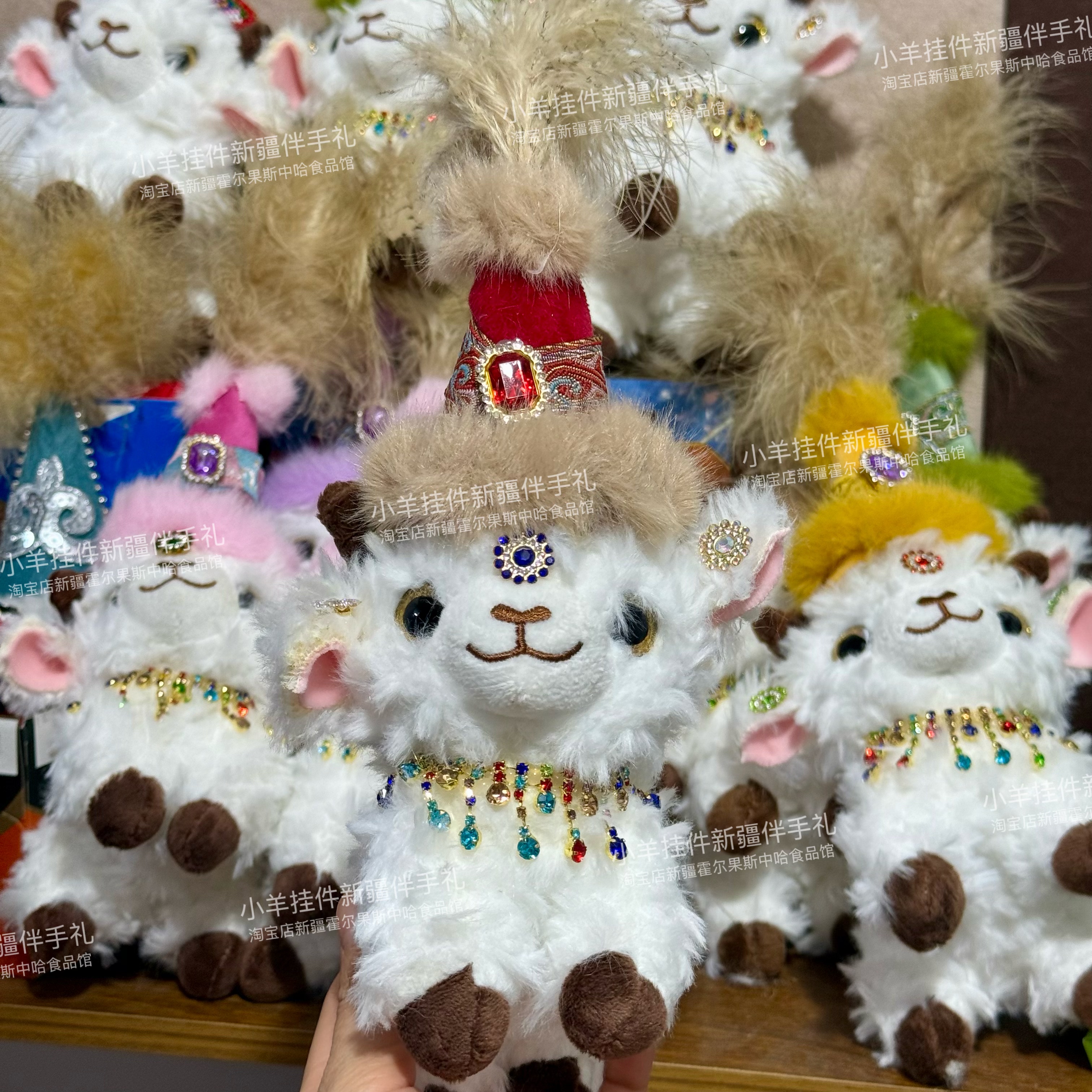 新疆小羊旅游纪念品戴民族特色帽子可爱羊宝宝创意礼品挂件羊毛绒