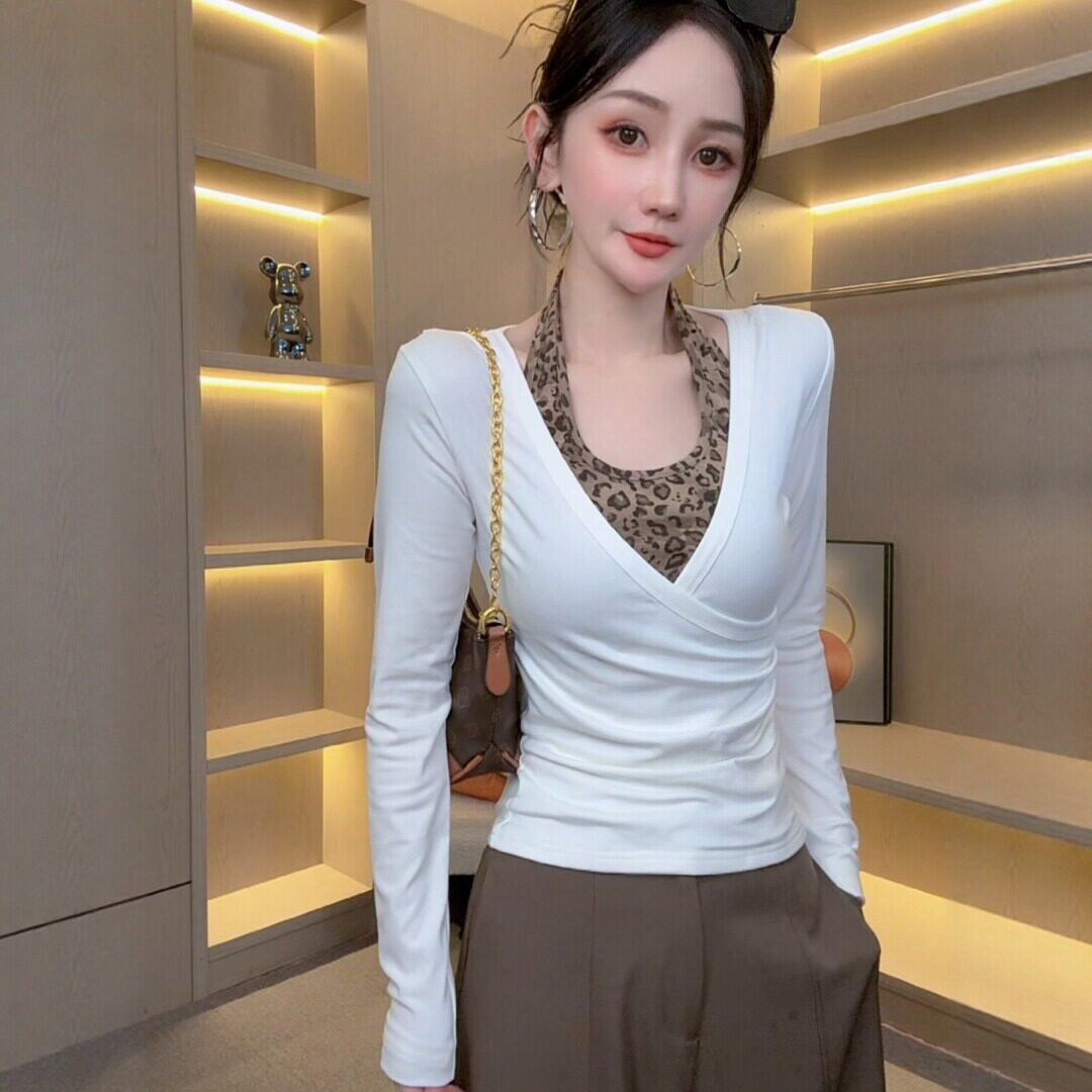 豹纹挂脖拼接长袖t恤女打底衫2026秋季新款修身显瘦内搭短款上衣