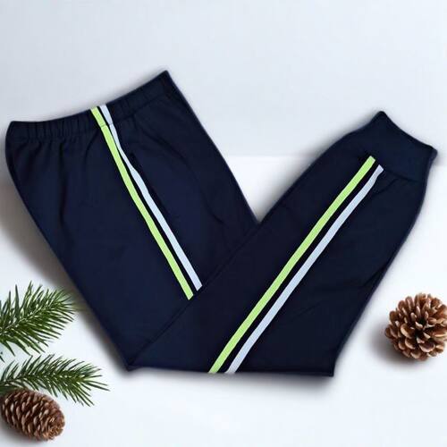 束脚直筒白色条浅绿杠校服